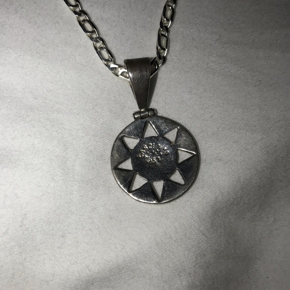 Neckless - Picture 3 of 4